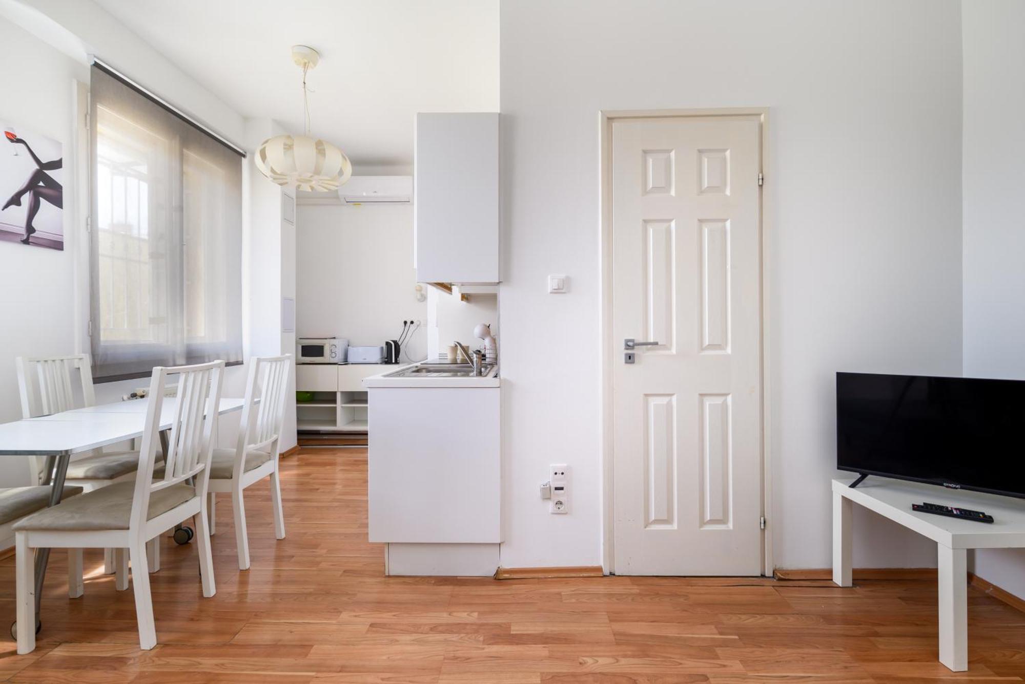 Fovam Apartment In Hear Of The City Budapest Bagian luar foto