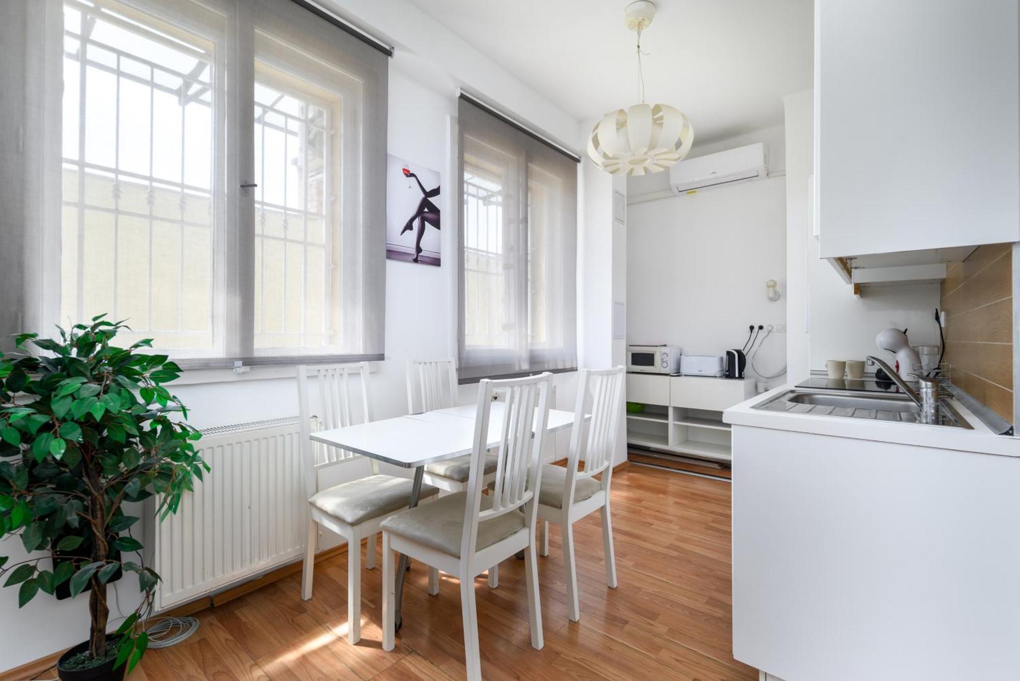 Fovam Apartment In Hear Of The City Budapest Bagian luar foto