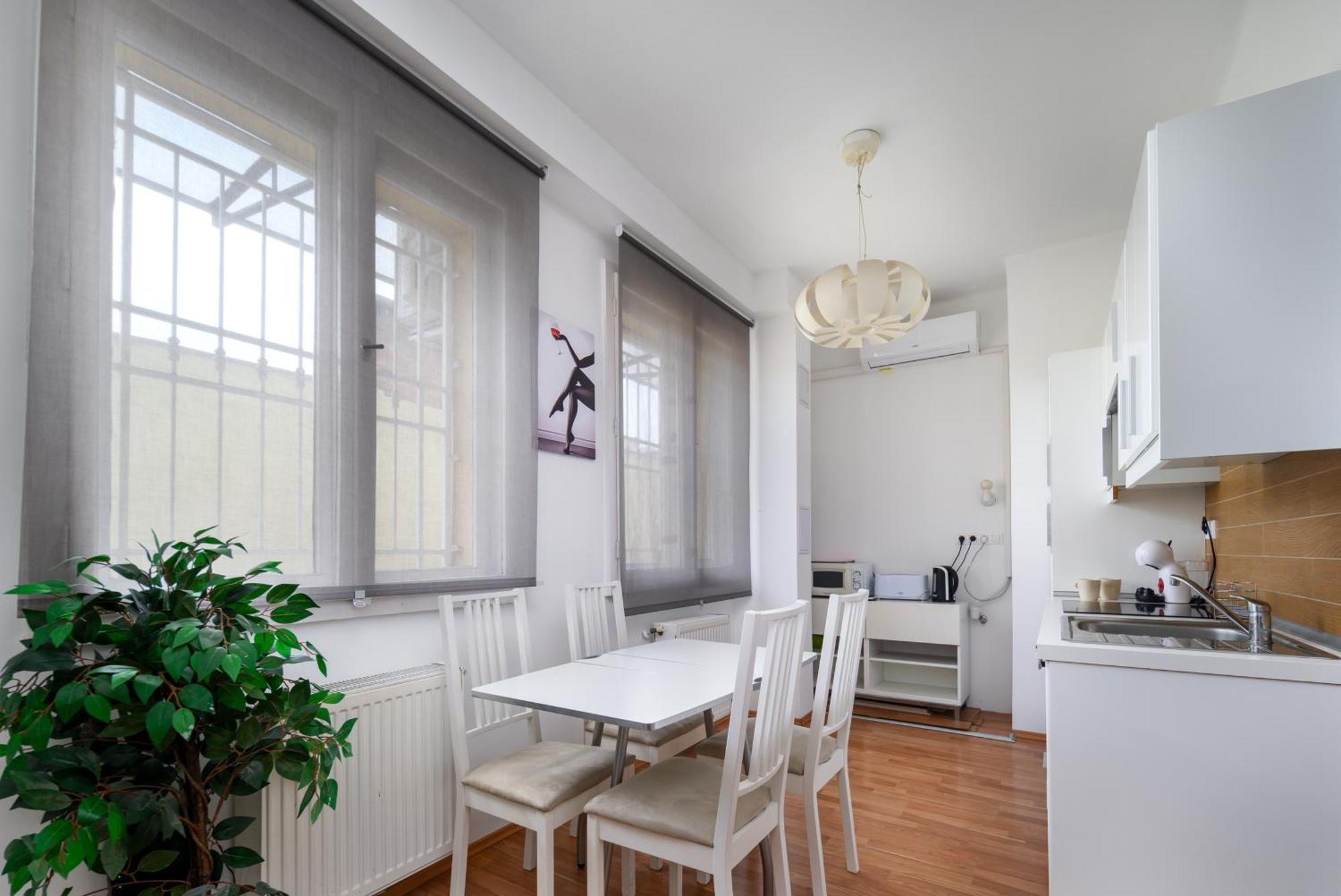 Fovam Apartment In Hear Of The City Budapest Bagian luar foto